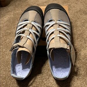 JBU Black and Light Blue Floral Sole Sandals